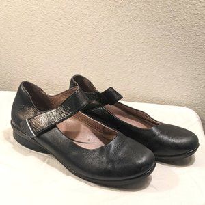 Dansko Mary Jane Flats size 7.5